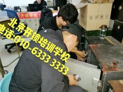 白丝白虎美女漏胸免费观看视频"